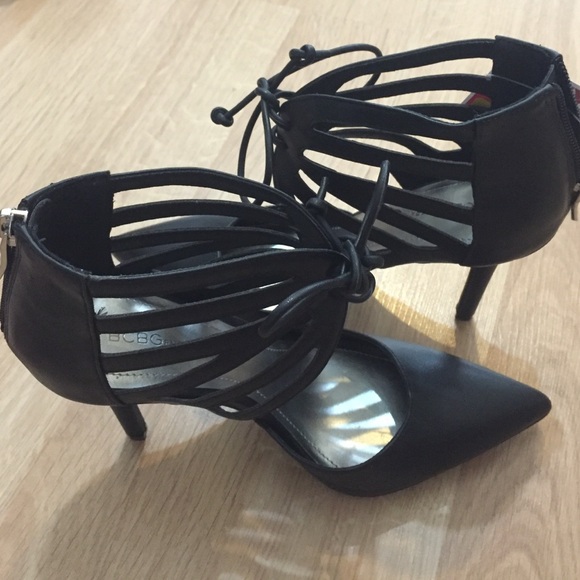 NWT BCBG Lace up Pointed Toe Pumps Black - Picture 3 of 3